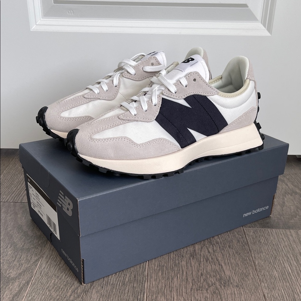NIB New Balance 327 Sneakers